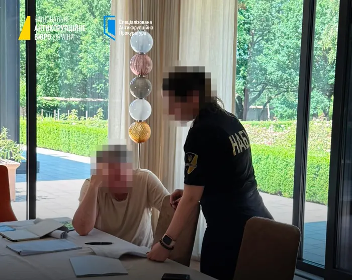 ВКРАЛИ 231 МІЛЬЙОН У ОНКОХВОРИХ